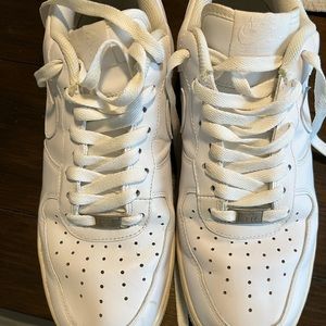 Nike Air Force 1 Low '07 Men's Size 10.5 Shoes Authentic White Classic Sneakers